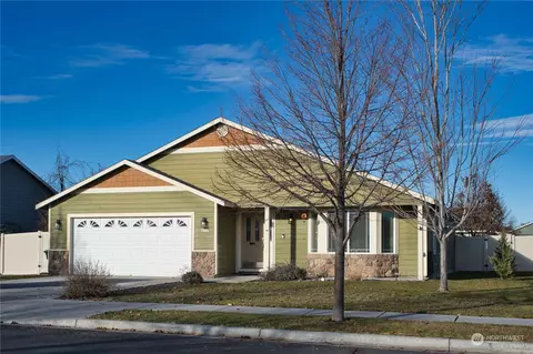 1408 E Greens Loop Rd, Moses Lake, WA 98837