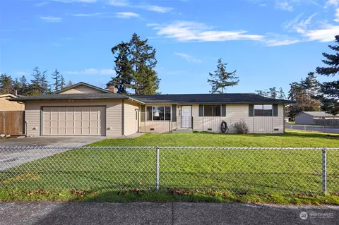728 NW Fairhaven Dr, Oak Harbor, WA 98277