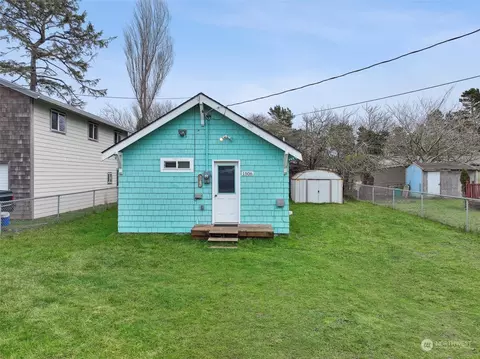 1506 Oregon Ave N, Long Beach, WA 98631