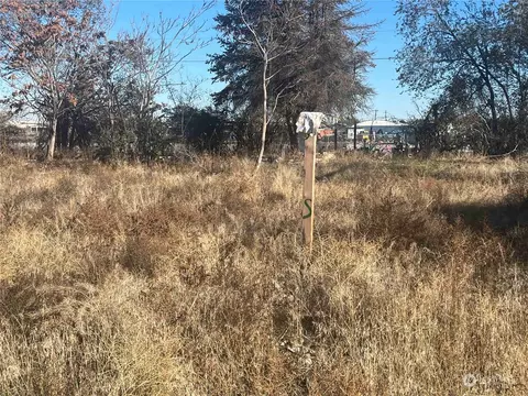 1415 W Sunset Dr, Moses Lake, WA 98837