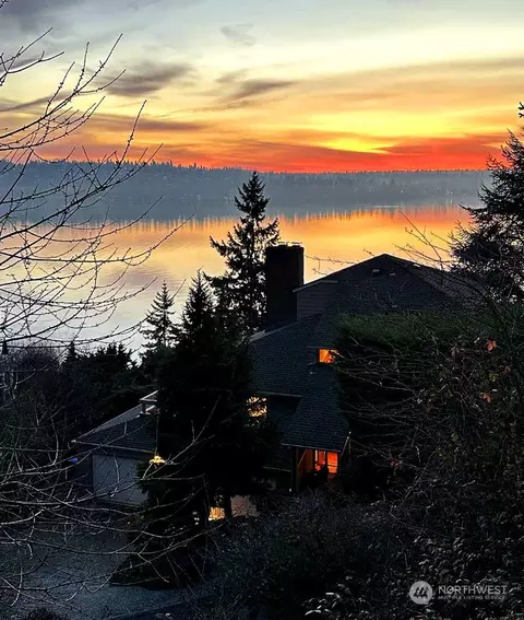 8045 W Mercer Way, Mercer Island, WA 98040