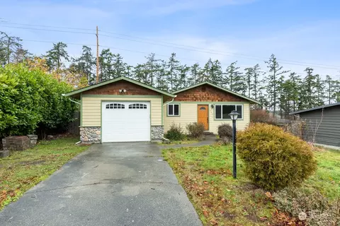 200 NW Clipper Dr, Oak Harbor, WA 98277