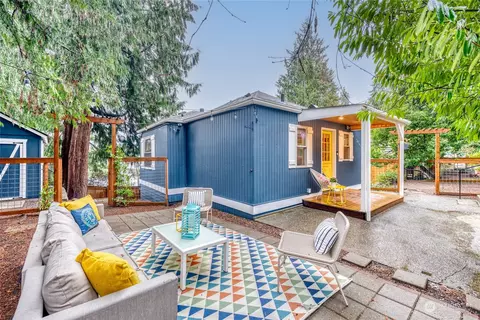 9610 17th Ave NE, Seattle, WA 98115