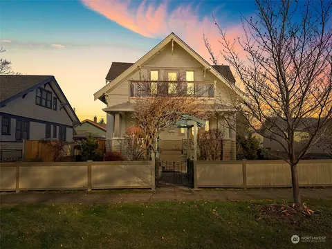 1725 Marshall Ave, Enumclaw, WA 98022