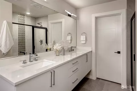 Bath - 8919 NE 173rd Pl #D, Bothell, WA 98011 photo 3 of 5