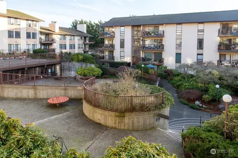 13229 Linden Ave N #B306, Seattle, WA 98133