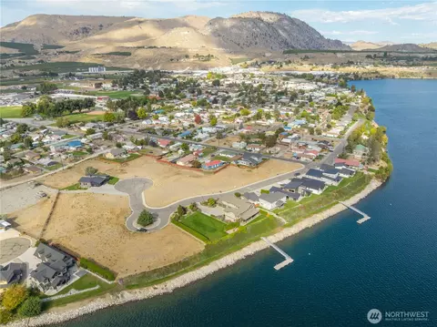 714 3rd St, Brewster, WA 98812