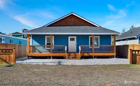 905 S Melbourne St, Westport, WA 98595
