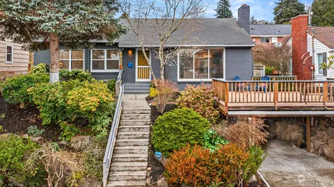 2533 Piedmont Pl W, Seattle, WA 98199