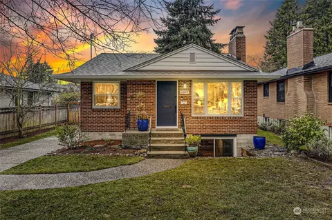 6807 24th Ave NE, Seattle, WA 98115