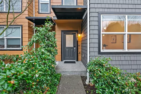 10398 157th Pl NE #102, Redmond, WA 98052