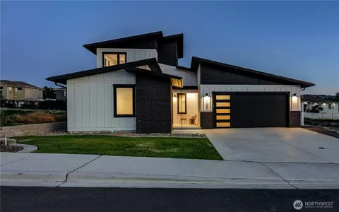 126 Chadwick St NW, East Wenatchee, WA 98802