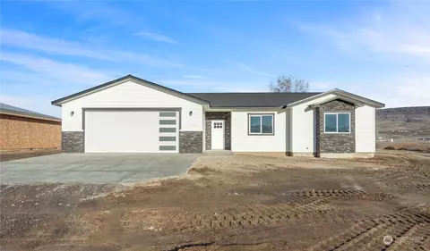 3285 2nd St, East Wenatchee, WA 98802