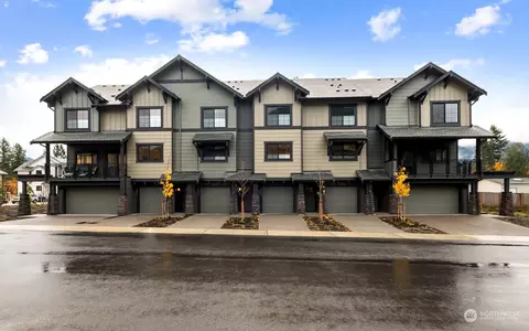 1839 SE 12th St #204, North Bend, WA 98045