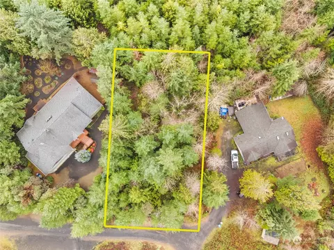 51 N Charles Pl, Hoodsport, WA 98548
