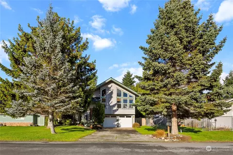 2408 31st St, Anacortes, WA 98221