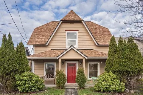 812 5th St, Anacortes, WA 98221