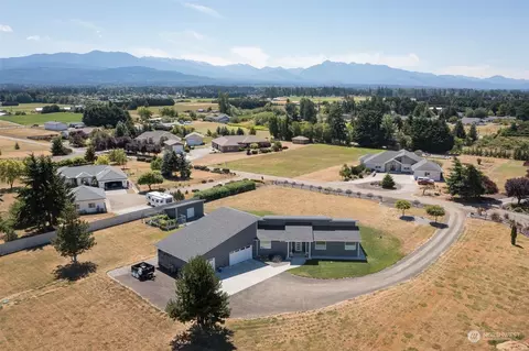 190 Haywire Ln, Sequim, WA 98382