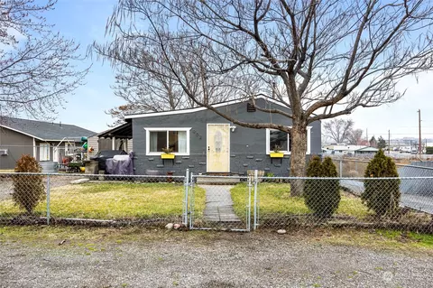 902 S 11th Ave, Pasco, WA 99301