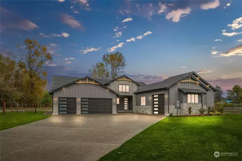 402 Parker Ln, Orting, WA 98360