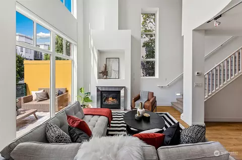 17 W Mercer St #1, Seattle, WA 98119