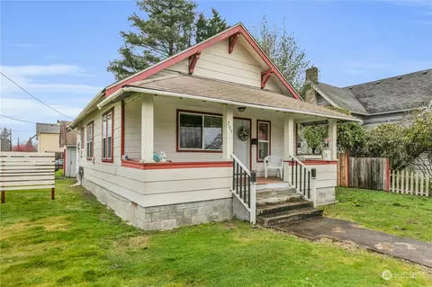 702 4th St NW, Puyallup, WA 98371