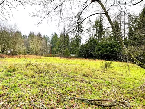 22381 Foss Rd NE, Poulsbo, WA 98370