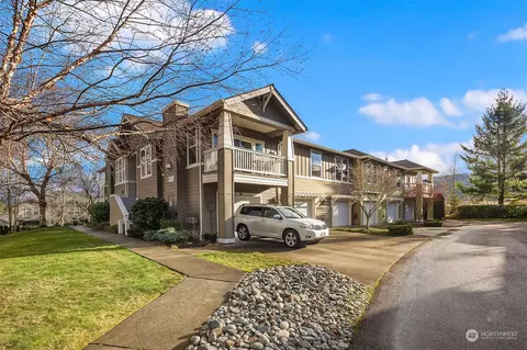 7709 Fairway Ave SE #204, Snoqualmie, WA 98065