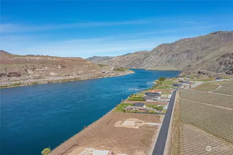 135 N Shore Dr, Orondo, WA 98843