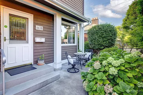 8615 Island Dr S, Seattle, WA 98118