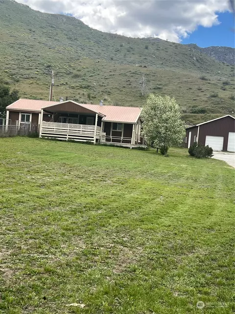 547 Valley Rd, Brewster, WA 98812