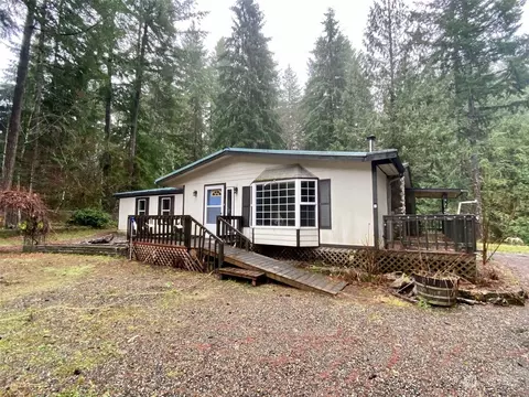 31 N Gadwall Pl S, Hoodsport, WA 98548