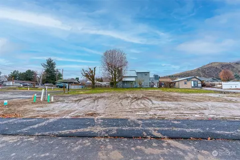 1220 S Miller St, Wenatchee, WA 98801