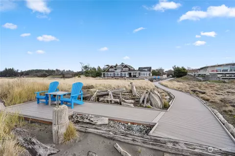4665 Surfcrest Dr, Oak Harbor, WA 98277