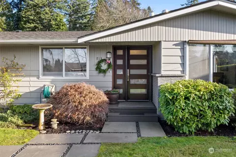 713 Crown Dr, Everett, WA 98203 photo 2