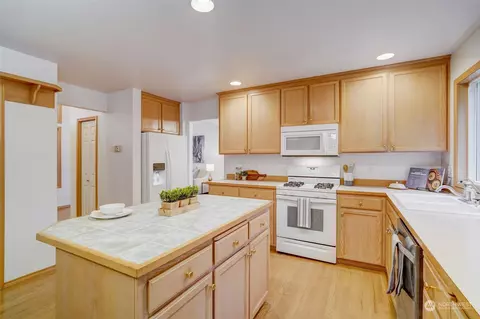 10617 27th Dr SE, Everett, WA 98208 photo 5