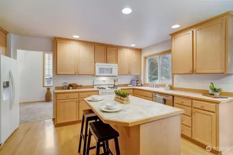 10617 27th Dr SE, Everett, WA 98208 photo 4