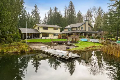 380 E Lakeshore Dr, Allyn, WA 98524