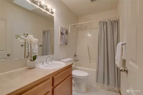Bath - 5210 S 3rd Ave #A, Everett, WA 98203 photo 1 of 4