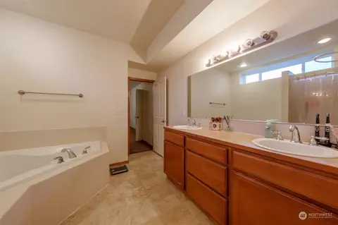 Bath - 5210 S 3rd Ave #A, Everett, WA 98203 photo 4 of 4