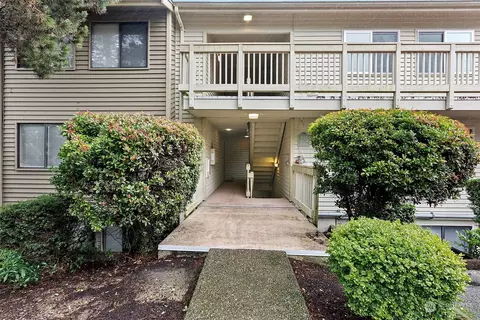 1735 W Sunn Fjord Ln #I-201, Bremerton, WA 98312