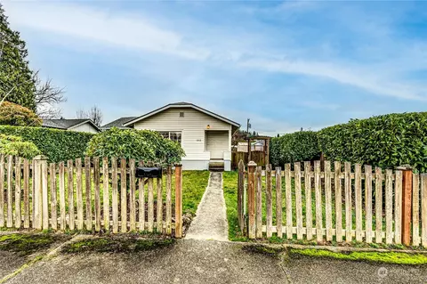 1312 Georgiana St, Port Angeles, WA 98362