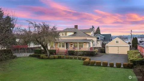 109 5th Ave NW, Puyallup, WA 98371