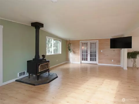 Living - 31 Daisy Ln, Sequim, WA 98382 photo 1 of 5