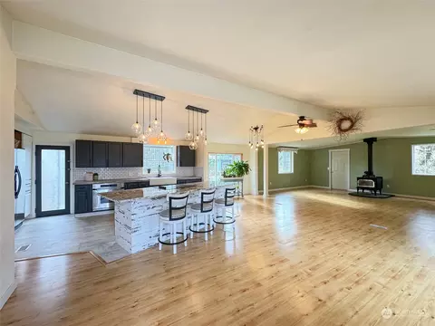 Living - 31 Daisy Ln, Sequim, WA 98382 photo 2 of 5