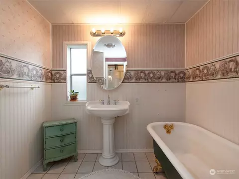 Bath - 31 Daisy Ln, Sequim, WA 98382 photo 1 of 5