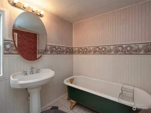 Bath - 31 Daisy Ln, Sequim, WA 98382 photo 4 of 5