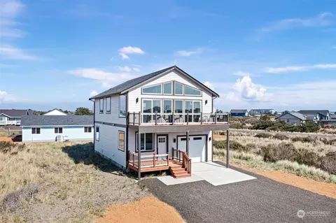 1392 N Jetty Ave SW, Ocean Shores, WA 98569