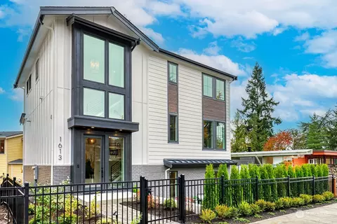 1613 Market St, Kirkland, WA 98033
