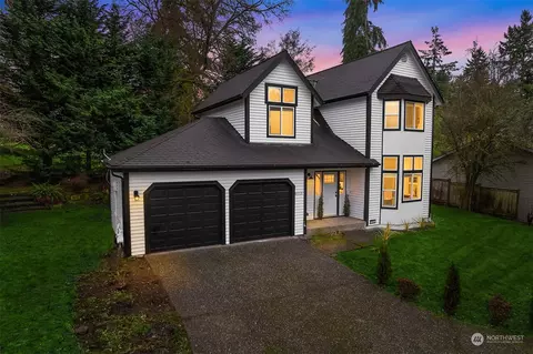 8113 NE 158th St, Kenmore, WA 98028